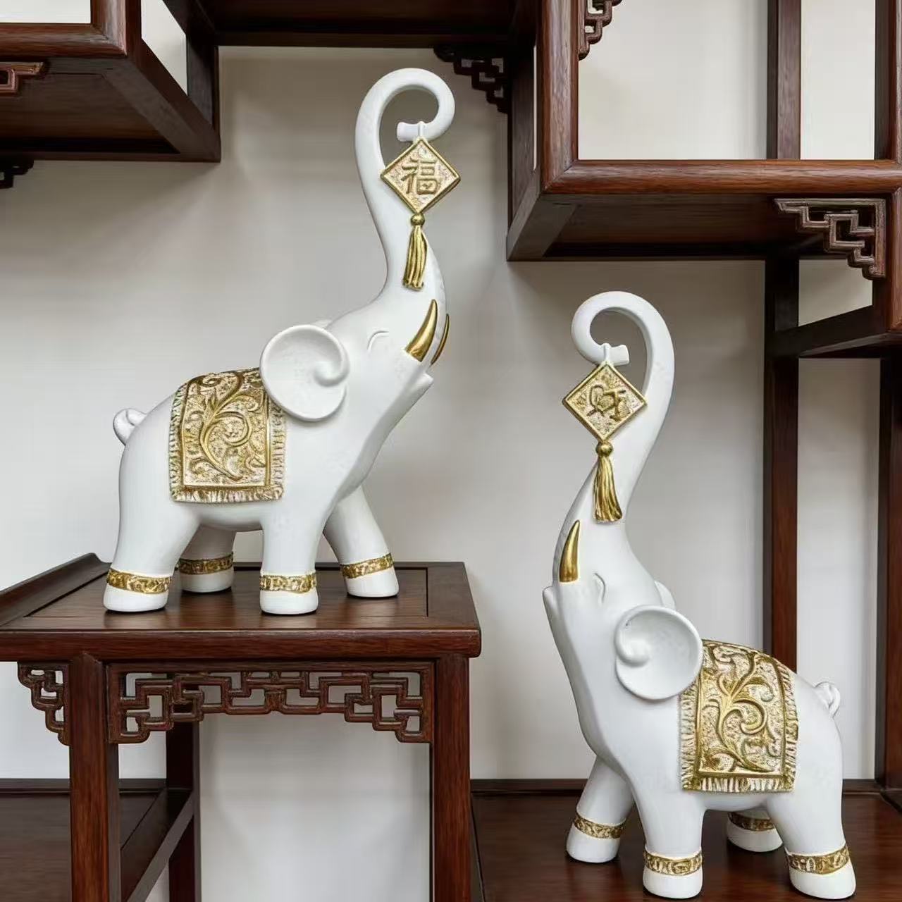 Um Par de Estatuetas de Elefan - Resin Art Gift For Wedding avaliação e preço